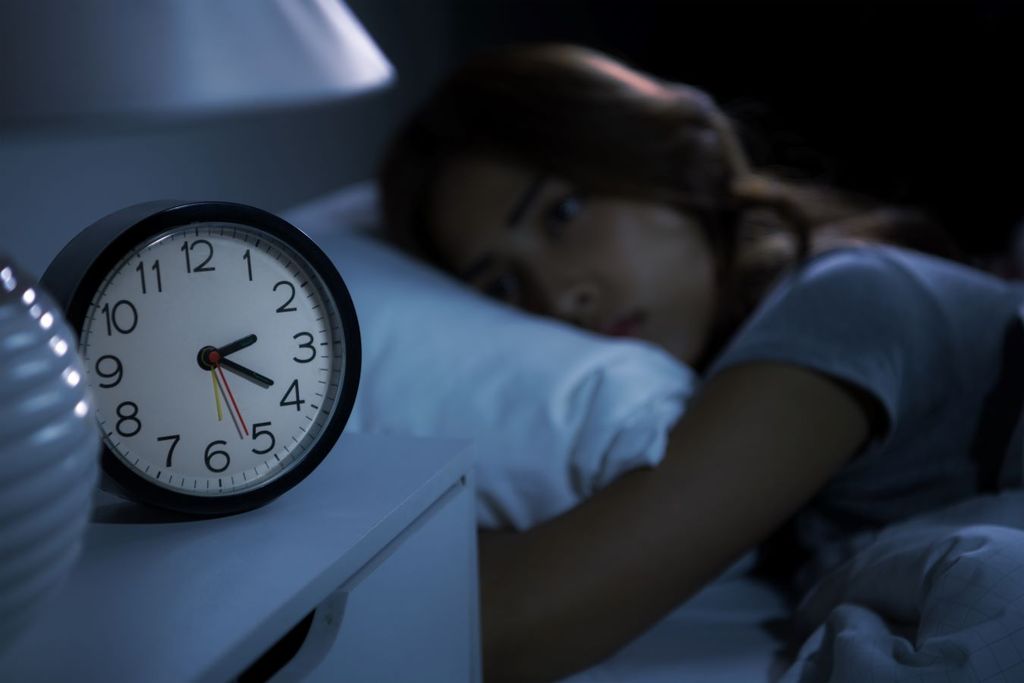 Otra explicación según los expertos, es que el insomnio en sí o un trastorno del sueño como la apnea no diagnosticada pueda ser la culpable. Otra explicación según los expertos, es que el insomnio en sí o un trastorno del sueño como la apnea no diagnosticada pueda ser la culpable.