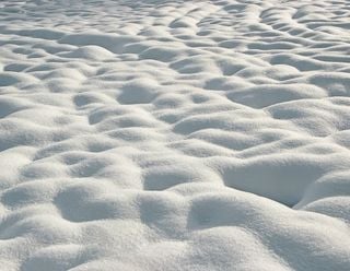 La metamorfosis de la nieve depositada en el suelo