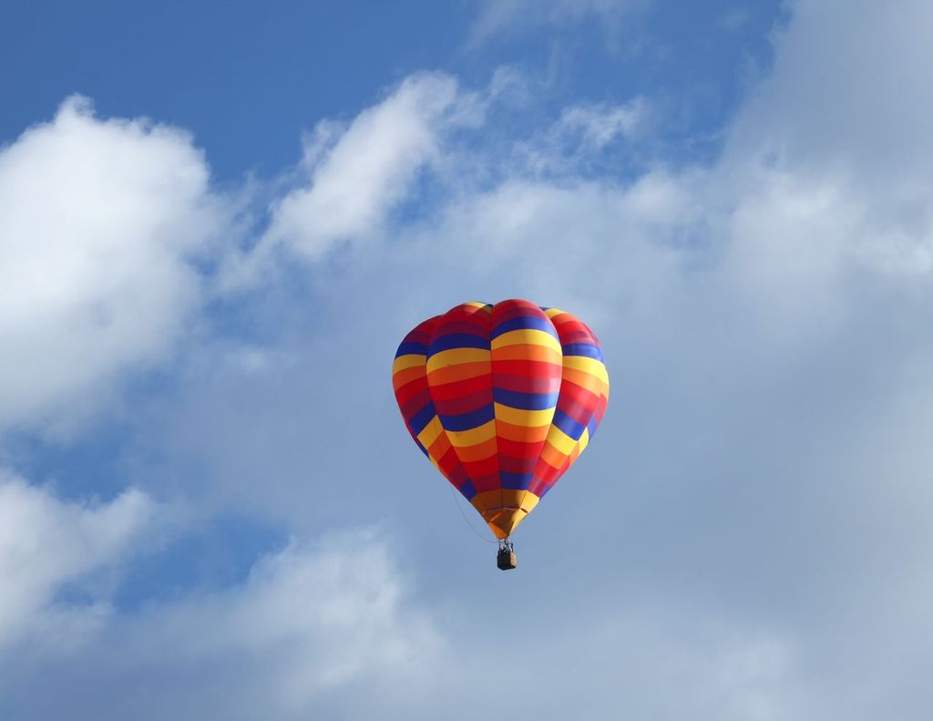 Globo entre las nubes