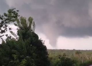 ¡Apocalíptico tornado! Ocasiona la muerte de una persona, así como severos daños en Paraguay