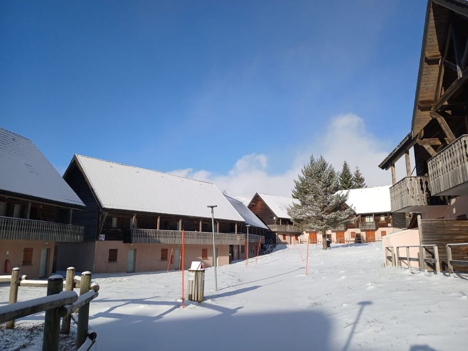 La neige a fait son apparition en plaine : les images des flocons tombés ces dernières heures