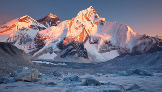 La nieve blanca ya no refleja igual el Sol cuando la crioconita cubre el hielo y dispara la absorci&oacute;n de calor