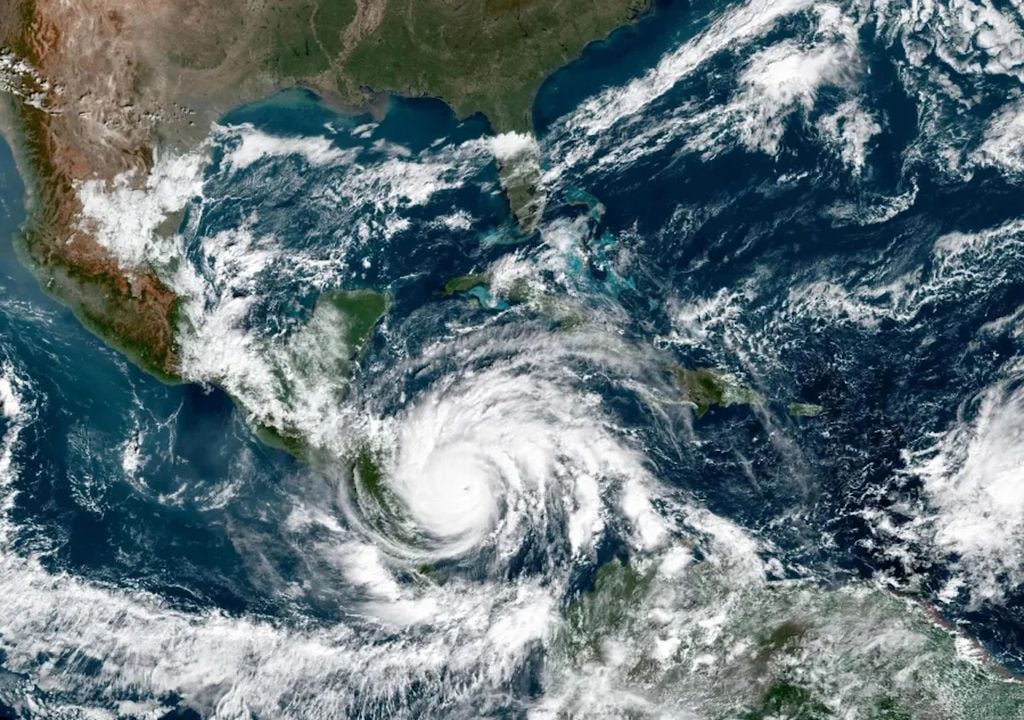 La intensa temporada de huracanes del Atlántico de 2020, azotó la región con 30 tormentas con nombre que afectaron varios países en la región del Caribe y Centroamérica. Imagen satelital: GOES16- NOAA/NASA/GSFC.