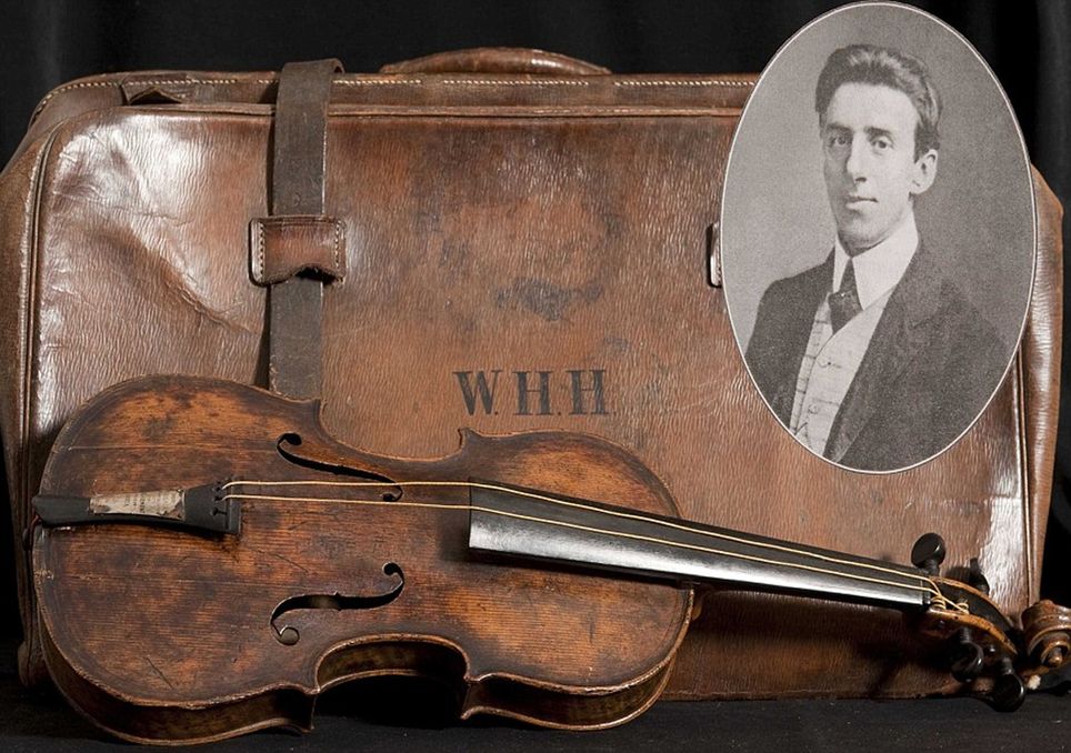 Objetos, violino, Titanic
