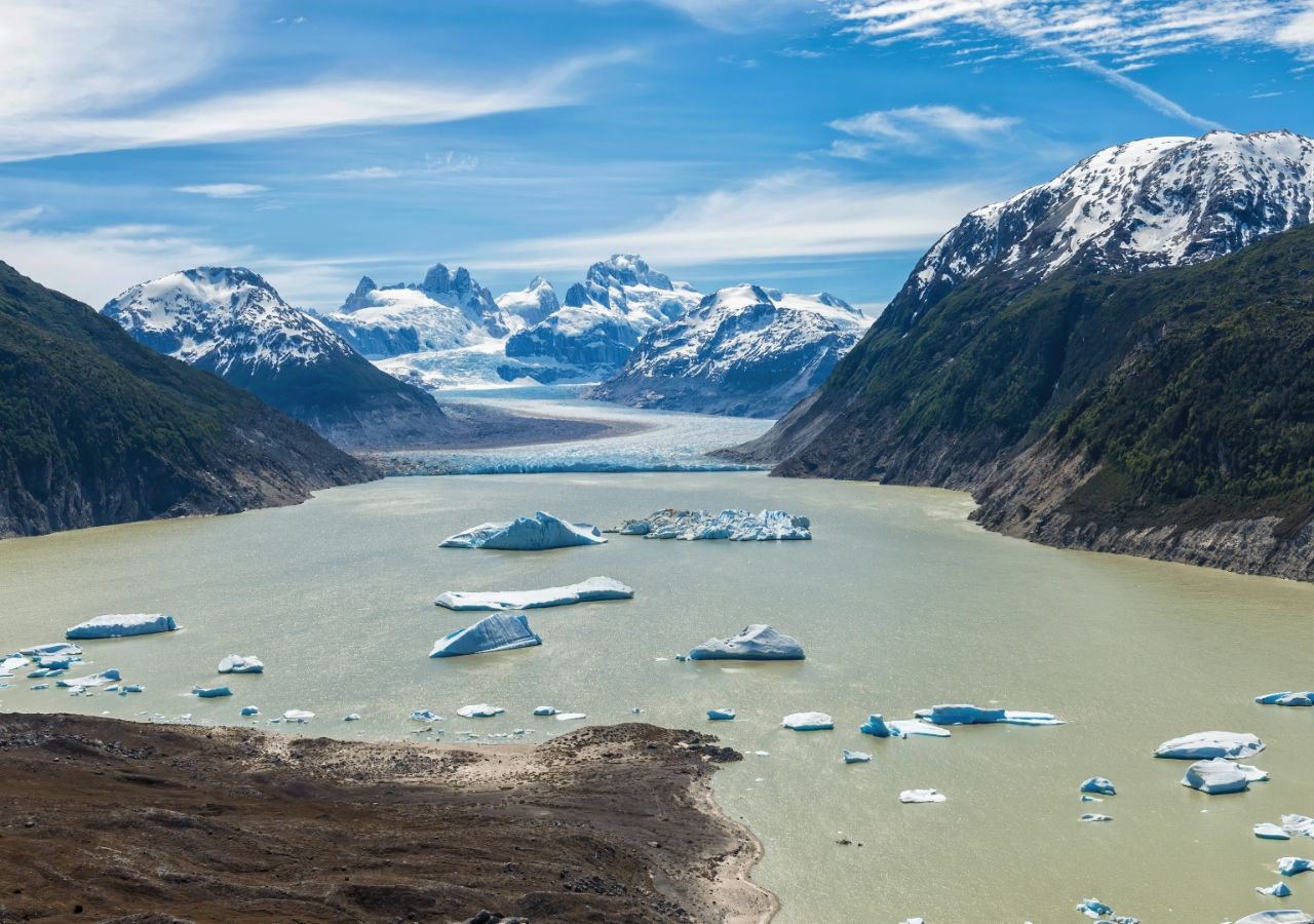 Lago glaciar con pequeños témpanos flotando en el Parque Nacional Laguna San Rafael, Región de Aysén, Chile. Imagen: OMM