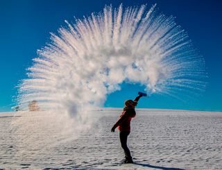 La paradoja que desaf&iacute;a a la f&iacute;sica: el misterio del agua caliente que se congela antes que la fr&iacute;a