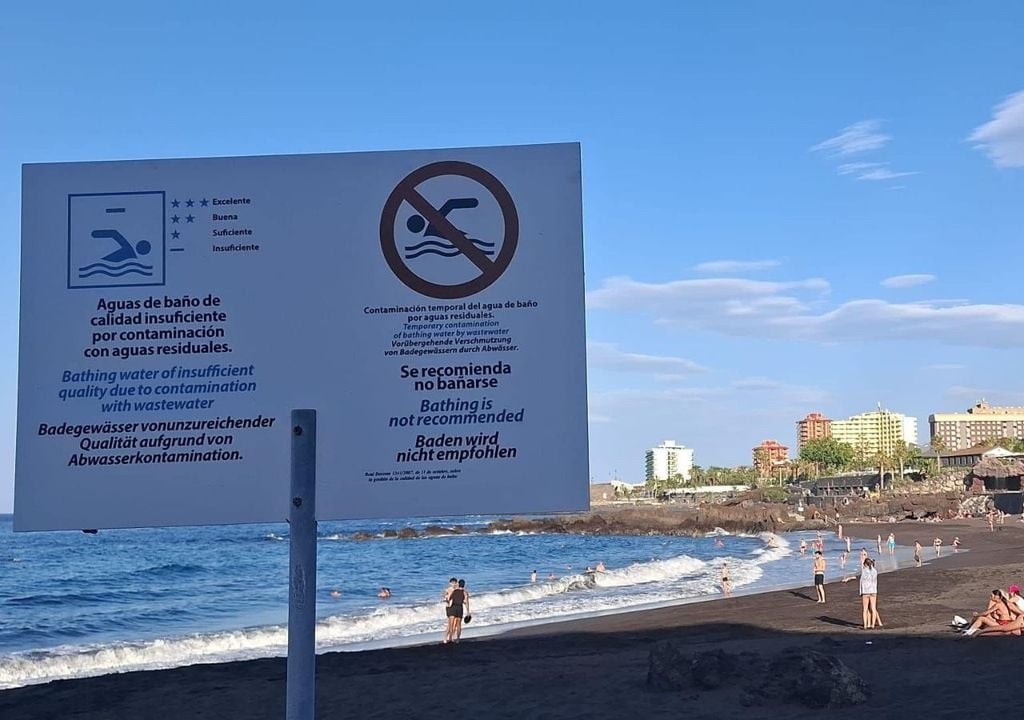 Playa afectada por los vertidos Playa afectada por los vertidos