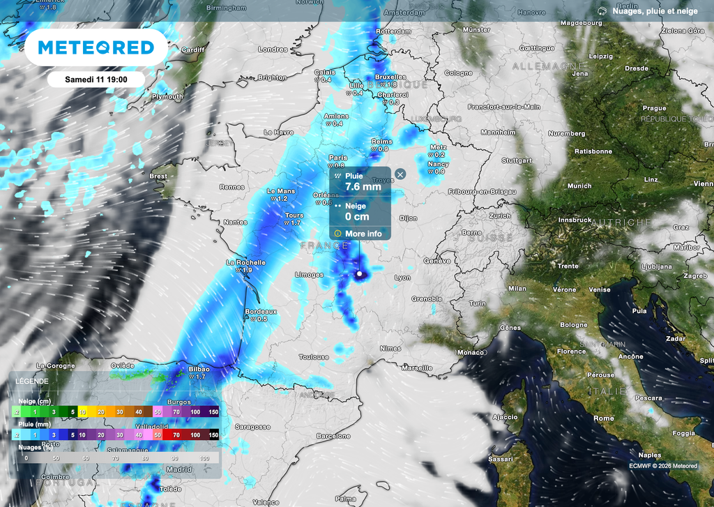 En cours de soirée et début de nuit de samedi à dimanche, les orages se feront plus nombreux.
