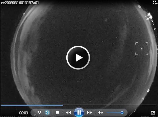 Una bola de fuego primaveral capturada en vídeo, el 16 de marzo de 2009, por una cámara de la NASA que monitoriza todo el cielo, y que se encuentra ubicada en el Centro Marshall para Vuelos Espaciales. [Vídeo]