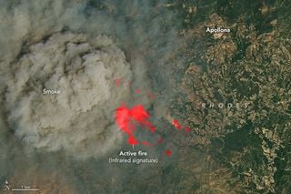 La primera nube de los "fuegos" en las islas griegas