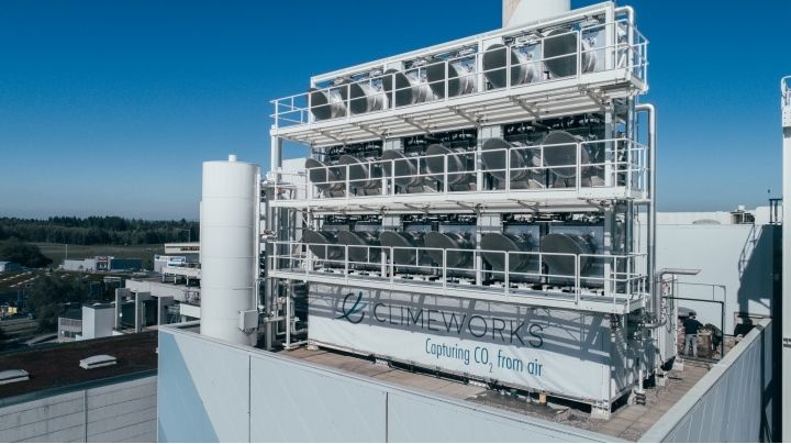 Las instalaciones de captura de aire directo de Climeworks en Suiza. Crédito: Climeworks