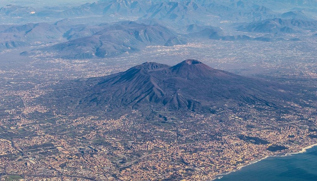 Una foto aerea del Vesuvio, vulcano quiescente situato alle porte di Napoli.
