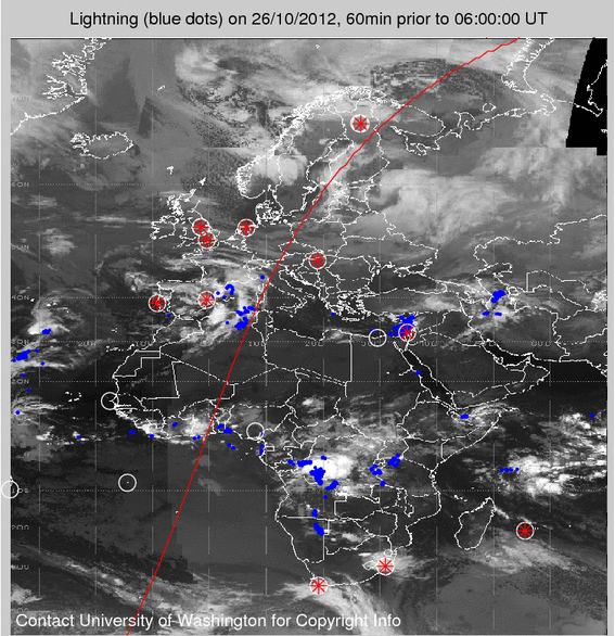 Actividad de rayos (azul) detectada por la red mundial (antenas en forma de estrellas) sobre la imagen IR mosaico para las fechas señaladas en cabecera de la secuencia. Fuente: Universidad de Washingtom.