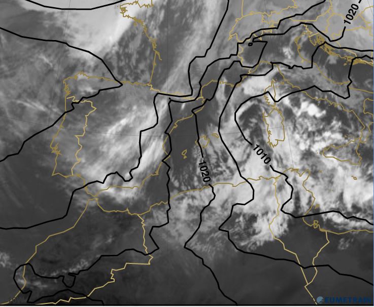 Imagen IR del Meteosat y presión en superficie, línea negra, según el modelo del CEPMP para las 12 UTC del 9 de diciembre de 2014. Fuente: Eumetrain