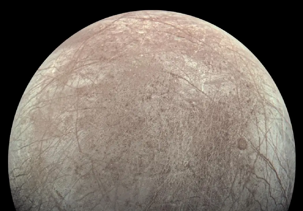 Europa Questa immagine di Europa, la luna ghiacciata di Giove, è stata catturata da JunoCam, la telecamera per il coinvolgimento del pubblico a bordo della sonda Juno della NASA, durante il sorvolo ravvicinato della missione il 29 settembre 2022. Credit: NASA/JPL-Caltech/SwRI/MSSS; Kevin M. Gill