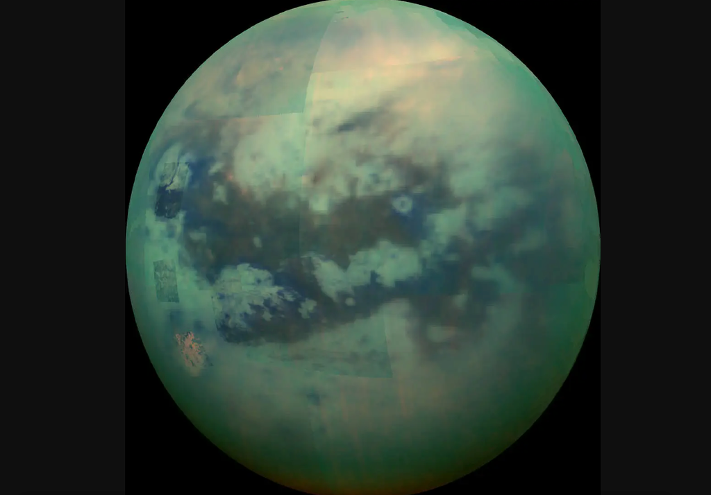 Titano Immagine composta nell'infrarosso di Titano, la luna di Saturno, ripresa dalla sonda Cassini della NASA nel novembre 2015. Credit: NASA