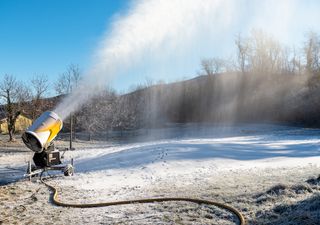 La rivoluzione della neve artificiale: cos’è, pregi e limiti. Quali sono gli impatti ambientali?