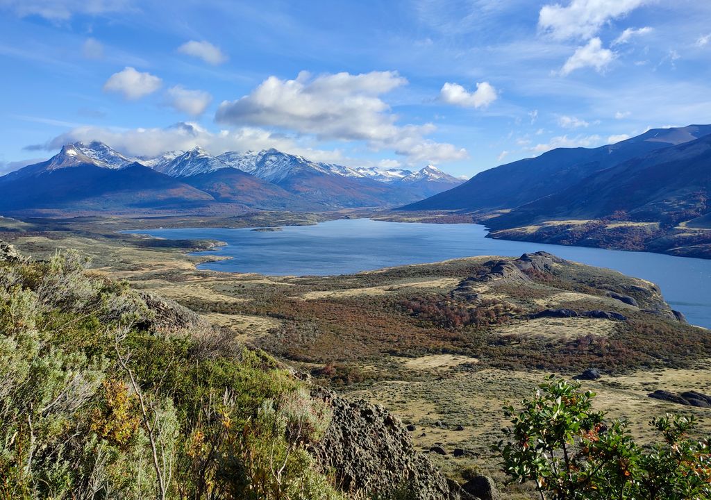 Laguna Sofía desde Cerro Benítez. Laguna Sofía desde Cerro Benítez.