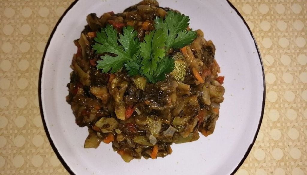 El luche absorbe fácilmente los sabores del sofrito, aportando un fondo marino que enriquece preparaciones simples. Foto: Cookpad Chile.