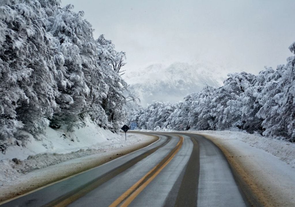 Ruta Nacional 3 El tramo final de la Ruta Nacional 3, en la isla de Tierra del Fuego, durante el invierno.