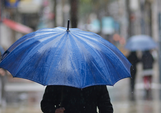 La semana comienza con lluvias sobre Santiago: sistema frontal estará potenciado por el húmedo ambiente 