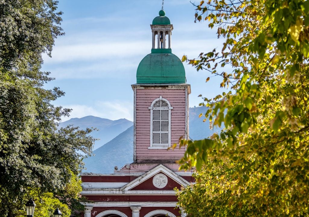 San José de Maipo, destino a poca distancia de Santiago. El pueblo de San José de Maipo es ideal para comenzar una ruta por el Cajón del Maipo.
