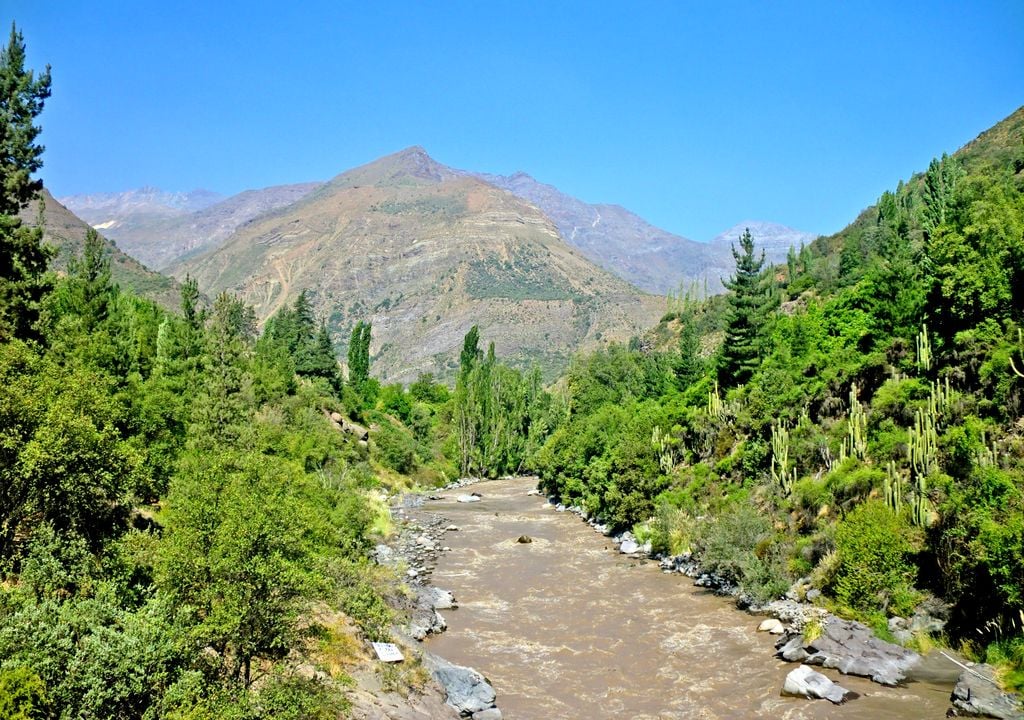 Cajón del Maipo, destino ideal para Semana Santa. El Cajón del Maipo es conocido por sus bellos paisajes naturales.