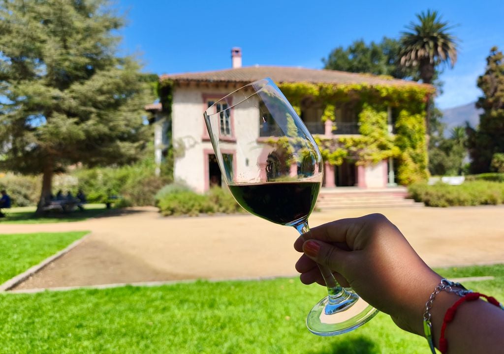 Viña Tarapacá, Isla de Maipo. La Viña Tarapacá es un importante atractivo turístico de Isla de Maipo.