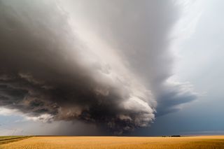 Comienzo de semana con tormentas puntualmente muy adversas con granizo