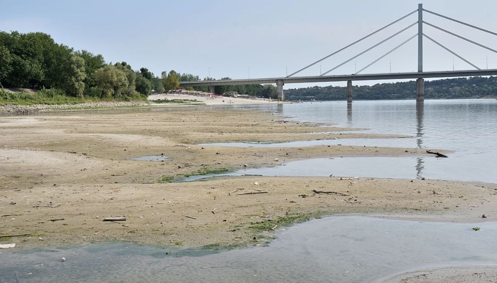 I grandi corsi d'acqua in Europa sono in secca, rendendo la navigazione impossibile