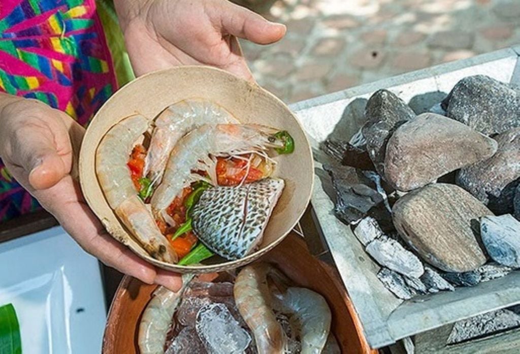 Esta comida sólo la preparan los hombres, pues según la tradición, es una forma de honrar a las mujeres.