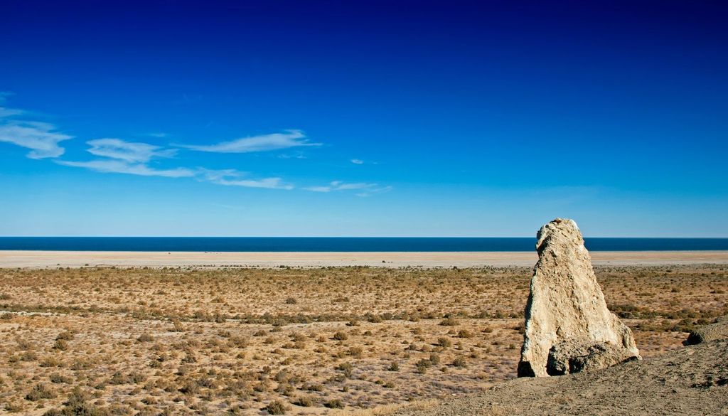 La propuesta contempla redirigir parte del caudal de los ríos que históricamente alimentaban el lago