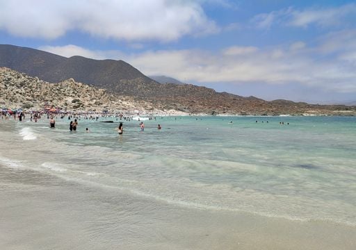 La sorprendente playa de aguas cristalinas de Coquimbo que no puedes dejar de visitar este verano