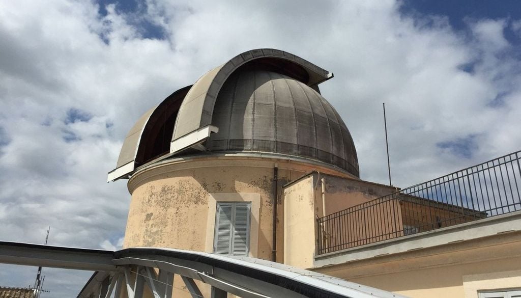 Cúpula de uno de los telescopios. Una de las cúpulas que alberga uno de los telescopios de la Specola Vaticana, en el palacio de Castel Gandolfo, residencia de verano del Papa.
