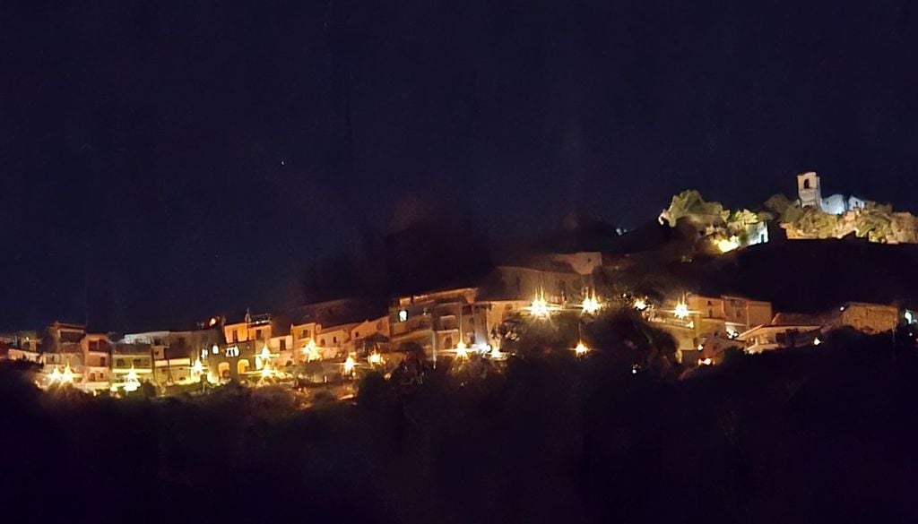 La bellezza di Forza d'Agrò nelle ore serali.