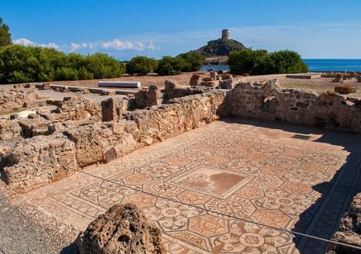 Ciclone Harry, la furia delle onde fa riemergere reperti archeologici nascosti per secoli