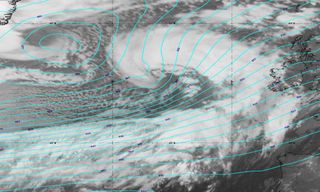 La súper borrasca Dennis podría batir algunos récords meteorológicos
