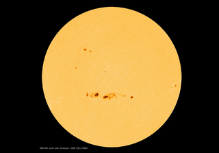 La Terra sta finendo nel mirino di enormi regioni attive solari: potrebbero generare potentissime tempeste geomagnetiche