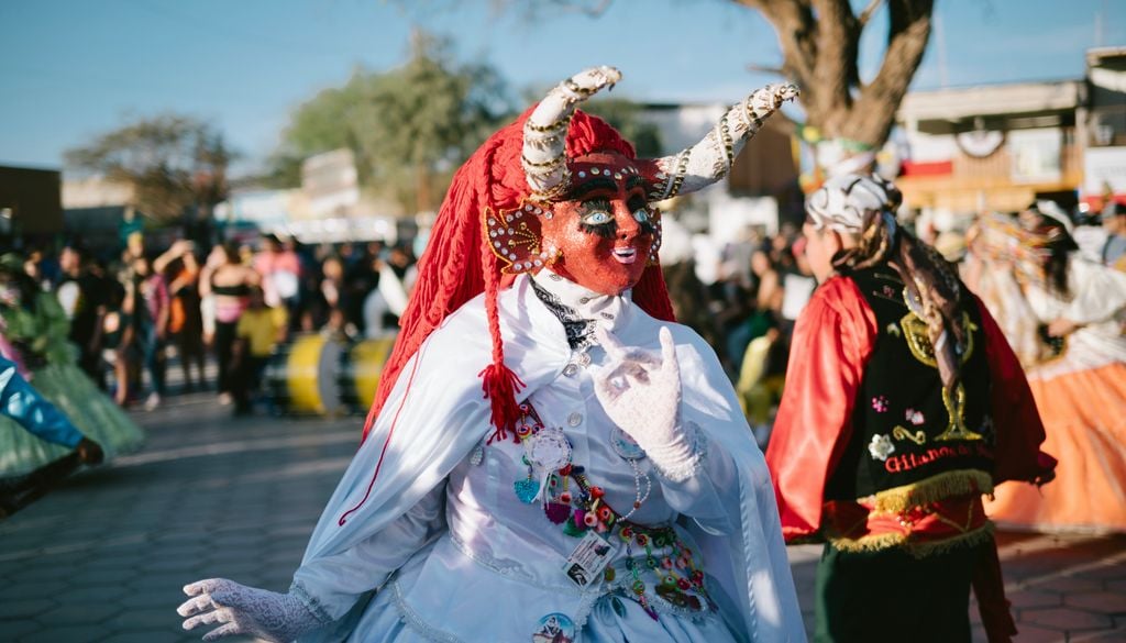 Fiesta de La Tirana, fiesta religiosa del norte de Chile. En la Fiesta de La Tirana, las máscaras simbolizan la lucha eterna entre el bien y el mal.