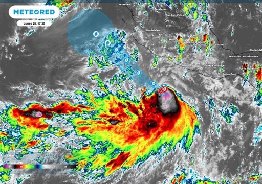 La tormenta Rachel avanza en el Pac&iacute;fico mexicano reforzando aguaceros intensos y olas de hasta 5 metros