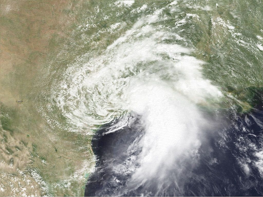 El huracán Cosme cruzó el territorio mexicano y llegó a la cuenca del Atlántico para convertirse en la tormenta tropical Allison. El huracán Cosme cruzó el territorio mexicano y llegó a la cuenca del Atlántico para convertirse en la tormenta tropical Allison.