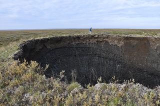 La tundra siberiana vuelve a explotar: un cráter gigante
