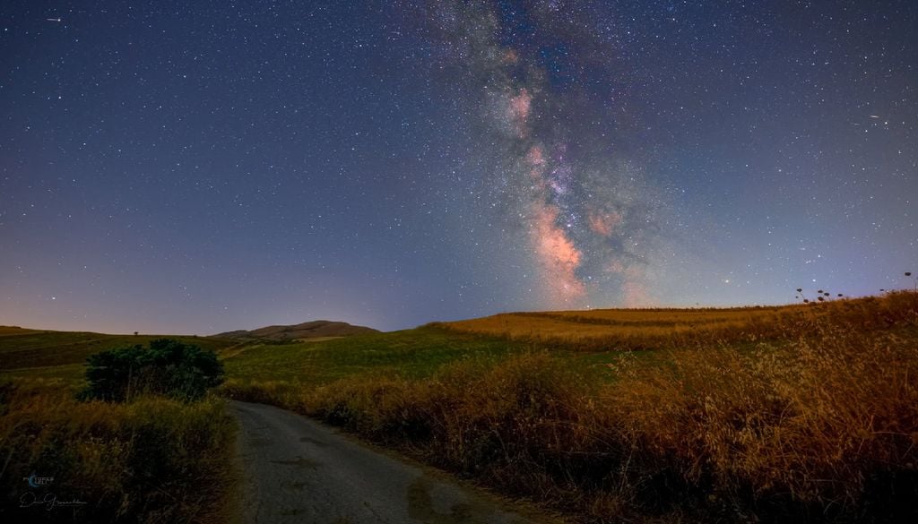 Via Lattea Dalla Terra riusciamo a vedere solo le stelle più vicine. Anche quelle lungo la Via Lattea, sebbene sembrino tantissime, sono anch'esse quelle a noi più vicine. Credit: Dario Giannobile