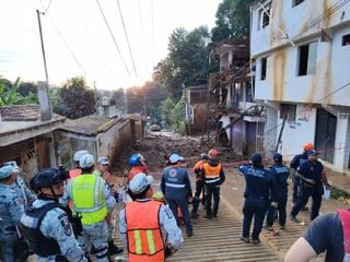 Lamentablemente fallecen tres integrantes de una familia, tras deslave en Veracruz