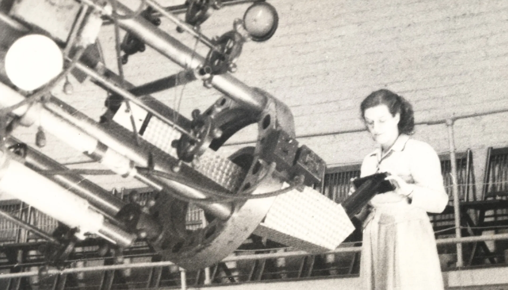 O telescópio homenageia Nancy Grace Roman, astrônoma que foi a primeira chefe de Astronomia da NASA. Crédito: NASA