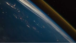 Lanzamiento de un cohete visto desde la Estación Espacial Internacional