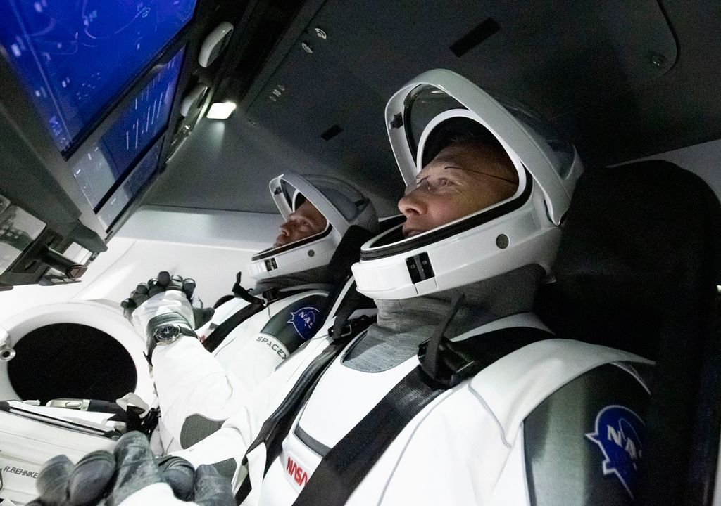 Douglas Hurley - Robert Behnken