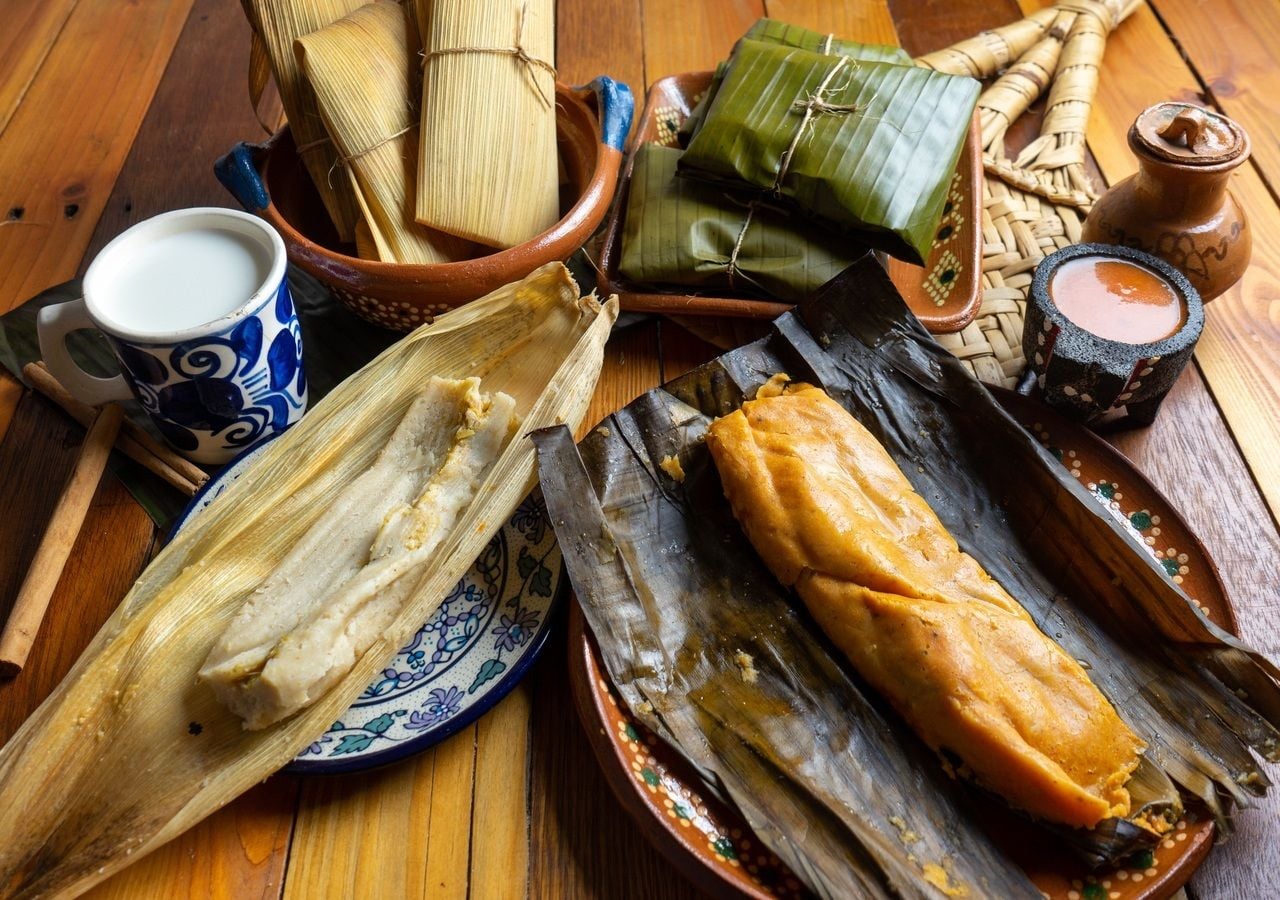 En la cocina mexicana el maíz es una de las bases y se encuentra en muchos platillos como las tortillas, tamales y atoles.