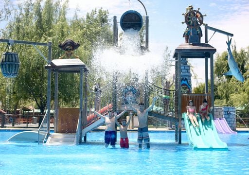 Las 4 mejores piscinas y parques acu&aacute;ticos para refrescarse cerca de Santiago