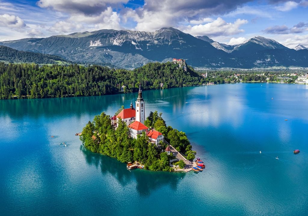 Lago Bled, cuento alpino en Eslovenia Lago Bled, cuento alpino en Eslovenia